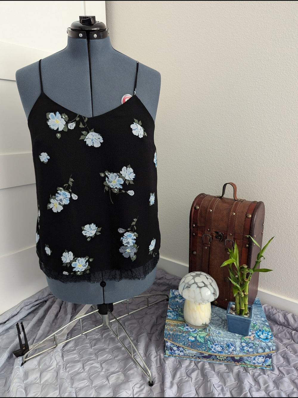 Love, Fire Black Floral Lace-Trim Tank Top - L